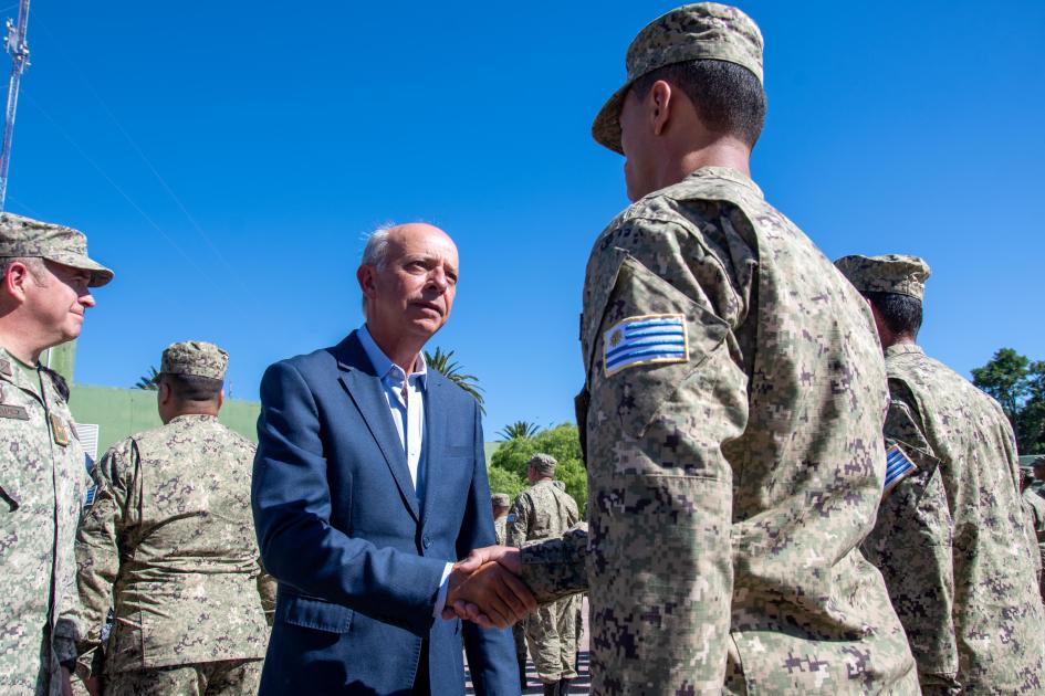 Ministro García despidiendo a los militares del contingente Ministro García despidiendo a los militares del contingente