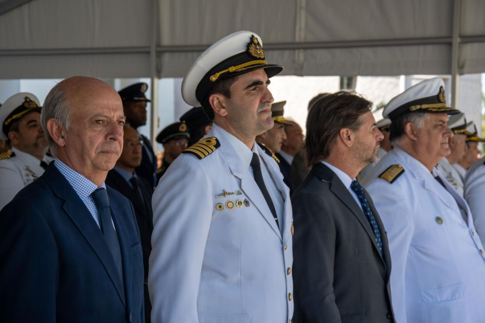 Presidente Luis Lacalle Pou y Ministro de Defensa Nacional Javier García junto a autoridades