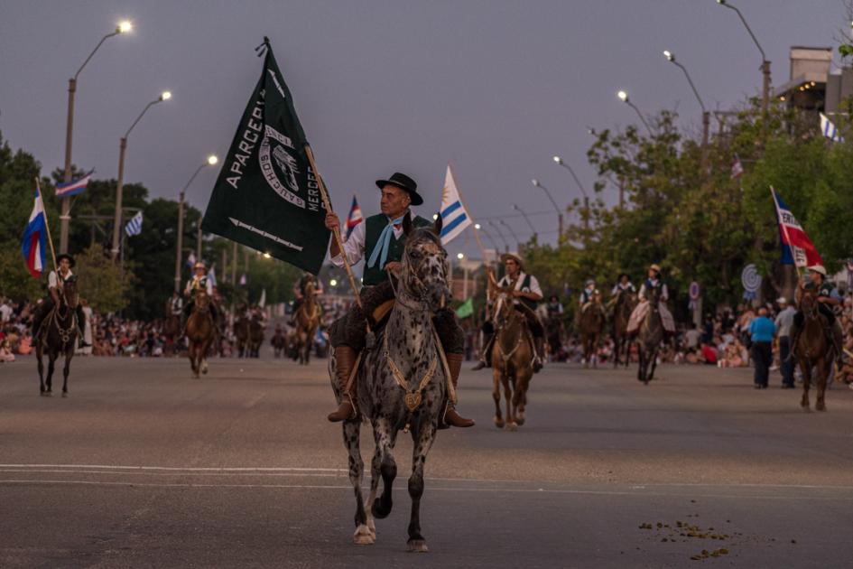 Desfile cívico-militar en Soriano