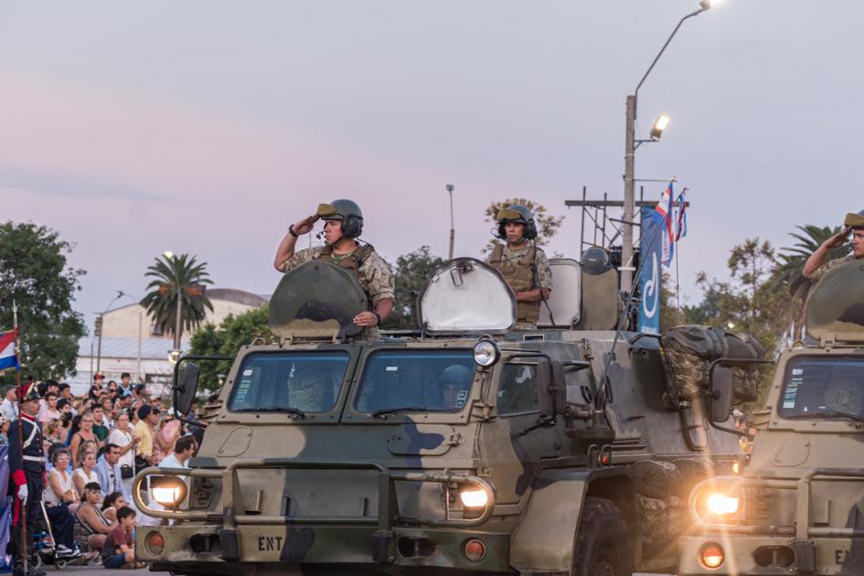 Desfile cívico-militar en Soriano