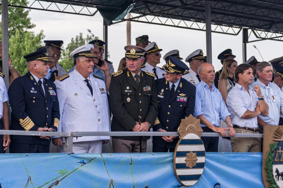 Desfile cívico-militar en Soriano - Autoridades