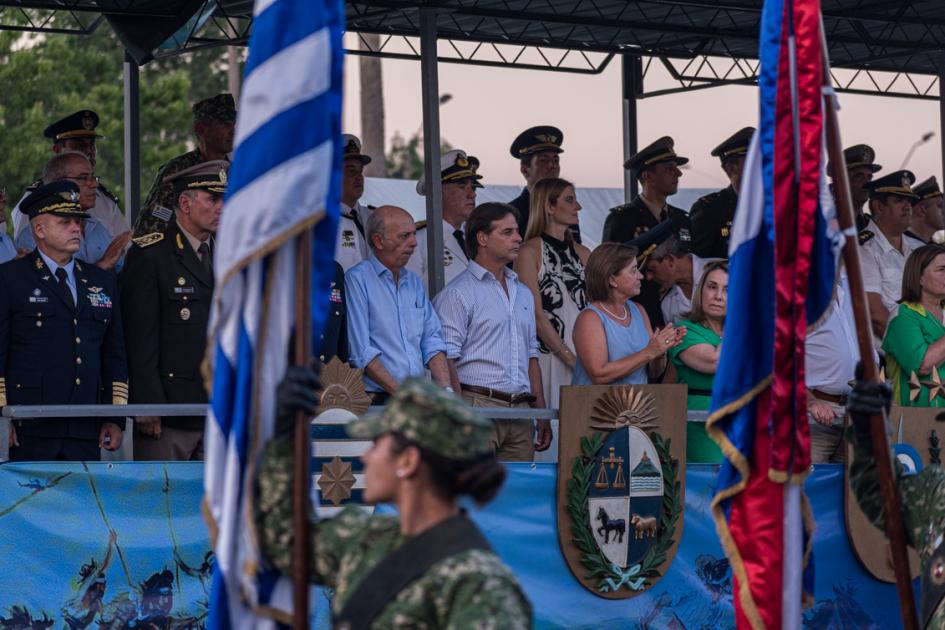 Desfile cívico-militar en Soriano