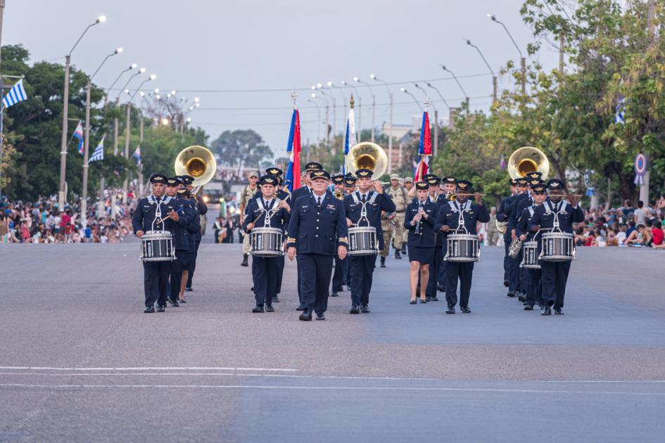 Desfile cívico-militar en Soriano