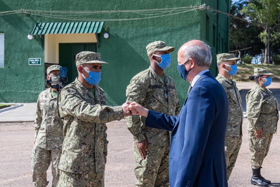 Saludo del Ministro al personal que se despliega de misión Saludo del Ministro al personal que se despliega de misión