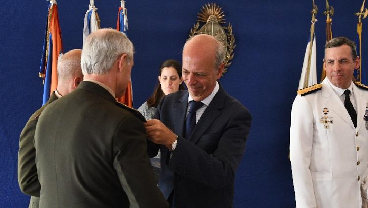 Ministro de Defensa Nacional, Javier García con nuevo jefe del Esmade