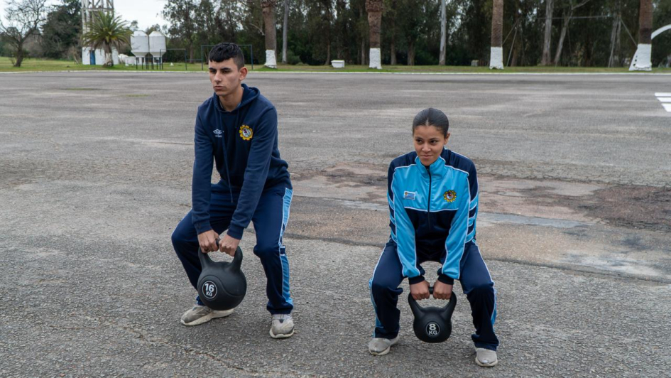 Entrega de artículos deportivos a la Escuela Técnica de Aeronáutica Entrega de artículos deportivos a la Escuela Técnica de Aeronáutica