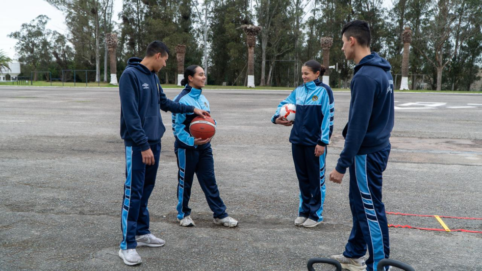 Entrega de artículos deportivos a la Escuela Técnica de Aeronáutica Entrega de artículos deportivos a la Escuela Técnica de Aeronáutica