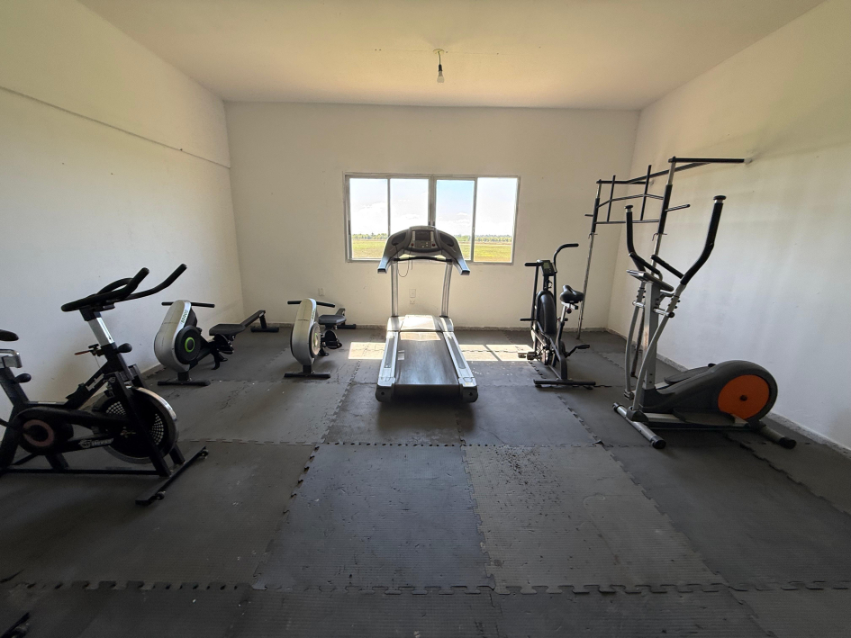 Entrega de artículos deportivos a Escuela Militar de Aeronáutica