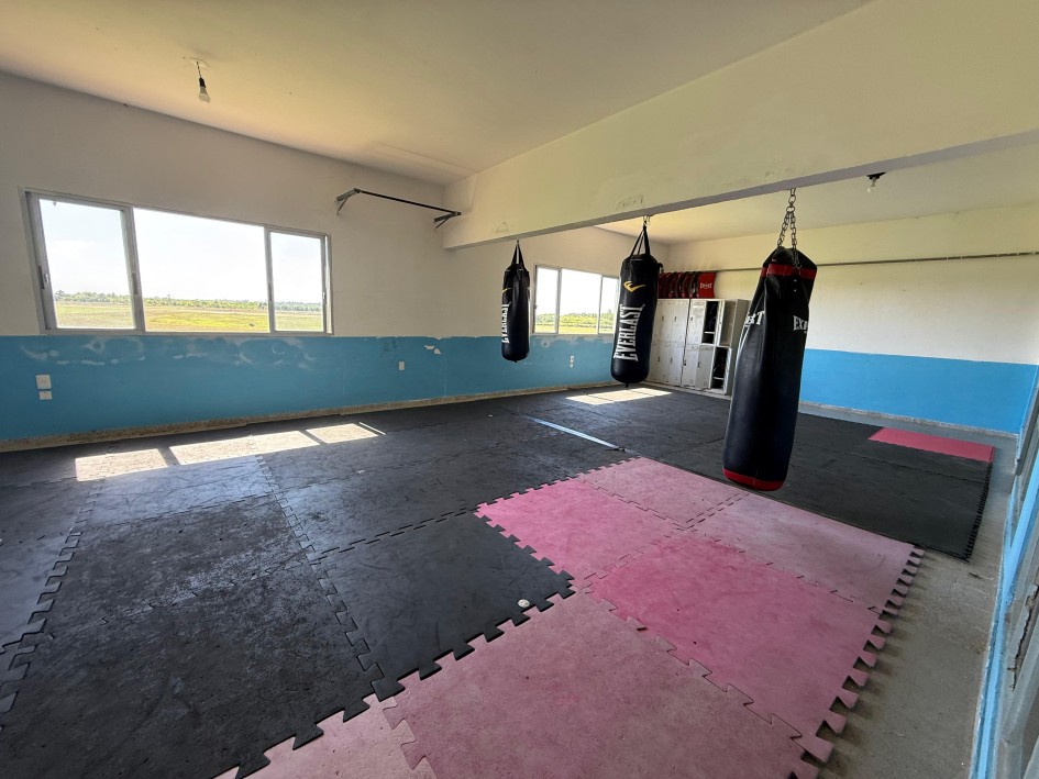 Entrega de artículos deportivos a Escuela Militar de Aeronáutica