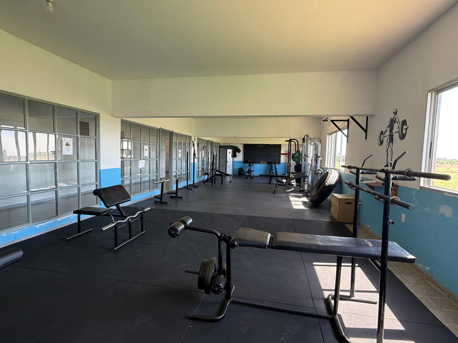 Entrega de artículos deportivos a Escuela Militar de Aeronáutica