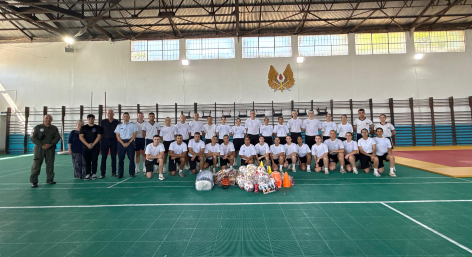 Entrega de artículos deportivos a Escuela Militar de Aeronáutica