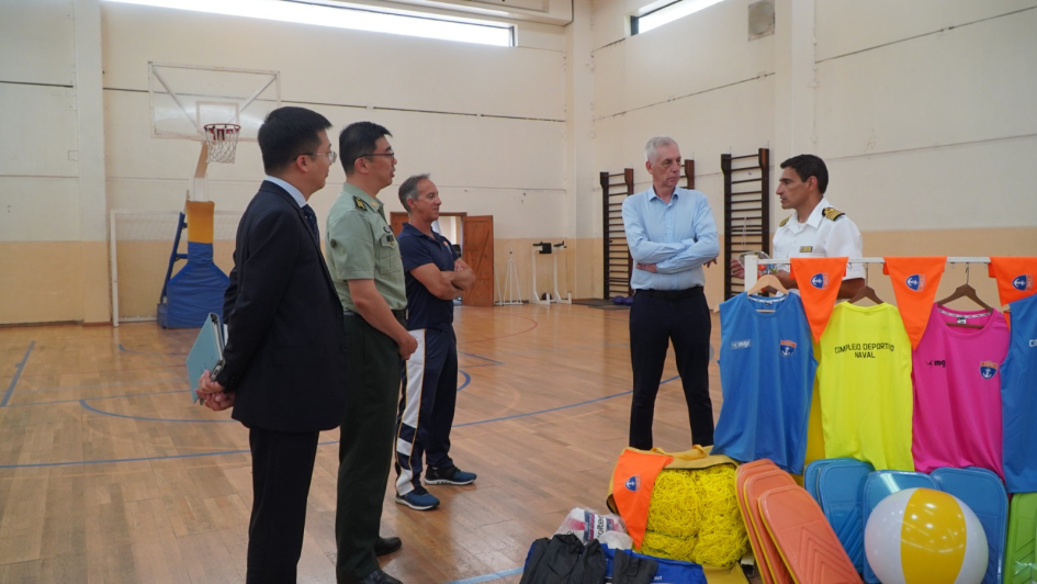 Entrega de materiales deportivos a Complejo Deportivo Naval