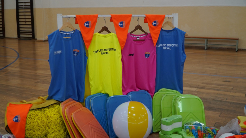 Entrega de materiales deportivos a Complejo Deportivo Naval