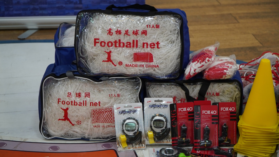 Entrega de materiales deportivos a Complejo Deportivo Naval