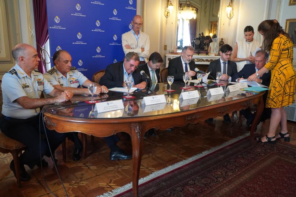 Uruguay refuerza la seguridad aérea con radares de última generación Uruguay refuerza la seguridad aérea con radares de última generación