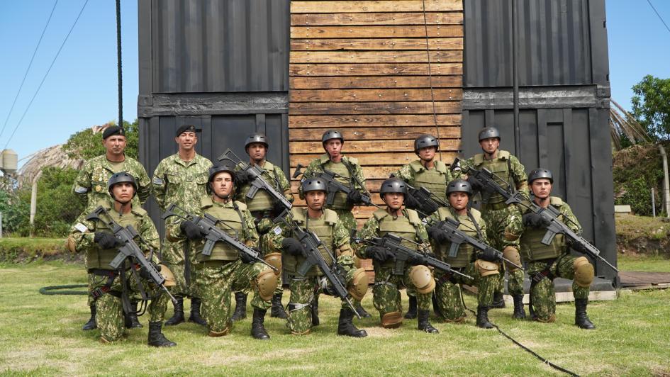 Ceremonia de graduación de 70 Infantes de Marina