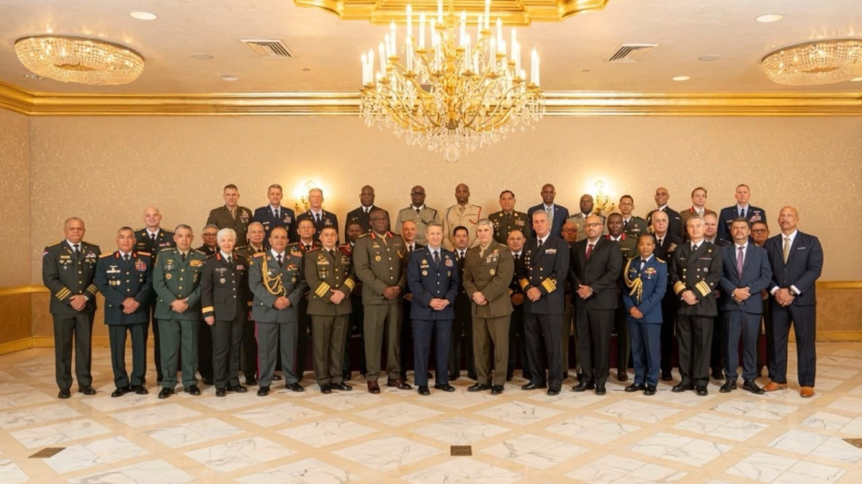 Autoridades presentes en la conferencia Autoridades presentes en la conferencia