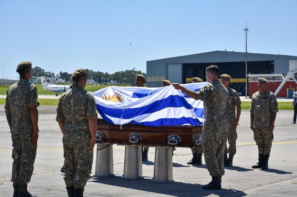Arribaron a Uruguay los restos del soldado Rodolfo Álvarez caído en el Congo Arribaron a Uruguay los restos del soldado Rodolfo Álvarez caído en el Congo