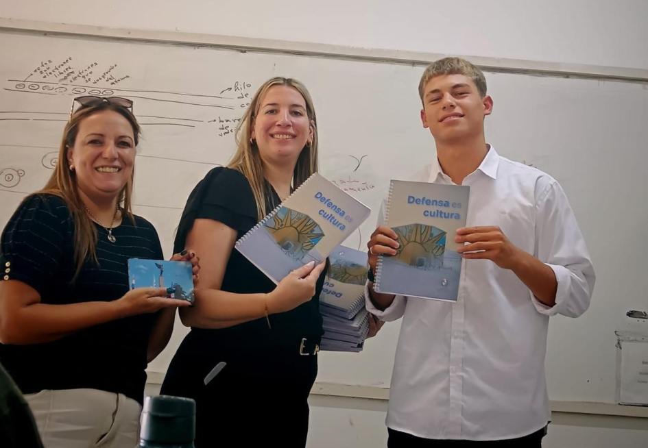 Entrega de materiales educativos Entrega de materiales educativos