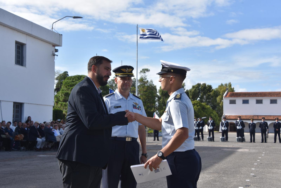 Entrega de materiales educativos Entrega de materiales educativos
