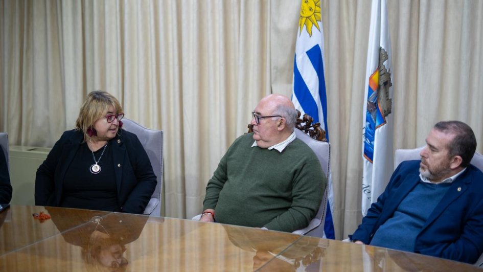 Ministra recorre unidades militares de Maldonado Ministra recorre unidades militares de Maldonado