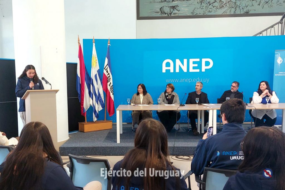 Estudiantes del Liceo Militar representarán a Uruguay en el Parlamento Juvenil del Mercosur Estudiantes del Liceo Militar representarán a Uruguay en el Parlamento Juvenil del Mercosur