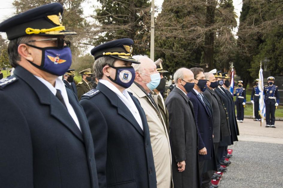Autoridades formadas en día de los Mártires de la Aviación Militar