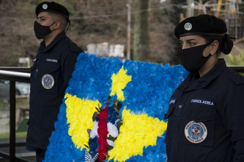 Ofrenda floral Fuerza Aérea