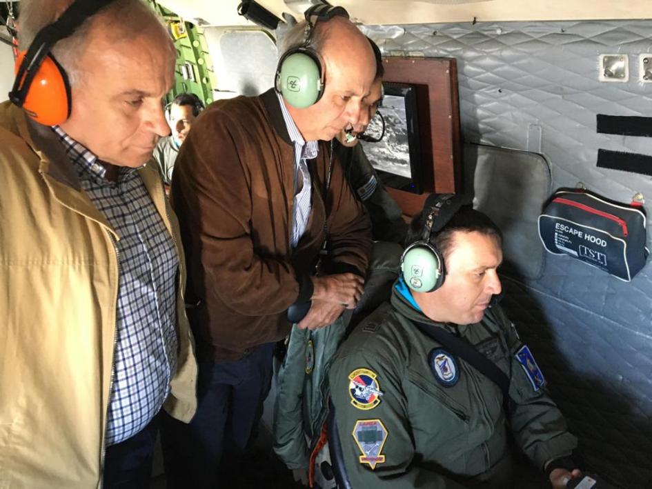 Patrullaje fronterizo en Cerro Largo Ministro y subsecretario en aeronave de la FAU