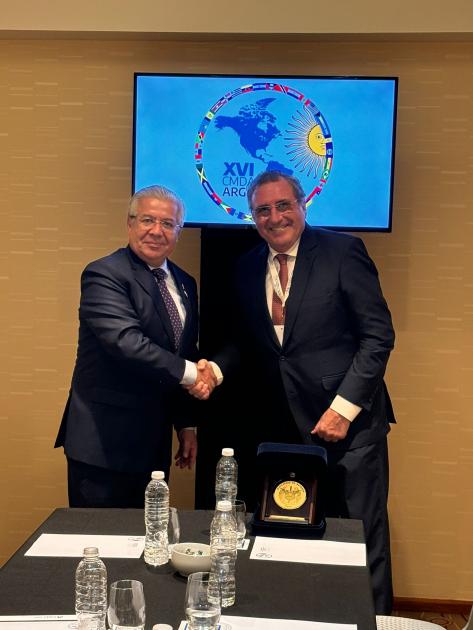 Ministro Armando Castaingdebat con ministro de Defensa de Perú, Walter Astudillo Ministro Castaingdebat con ministro de Defensa de Perú