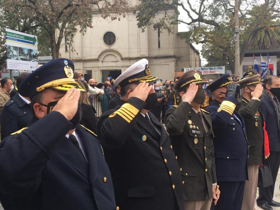 Autoridades en celebración del Natalicio de Artigas