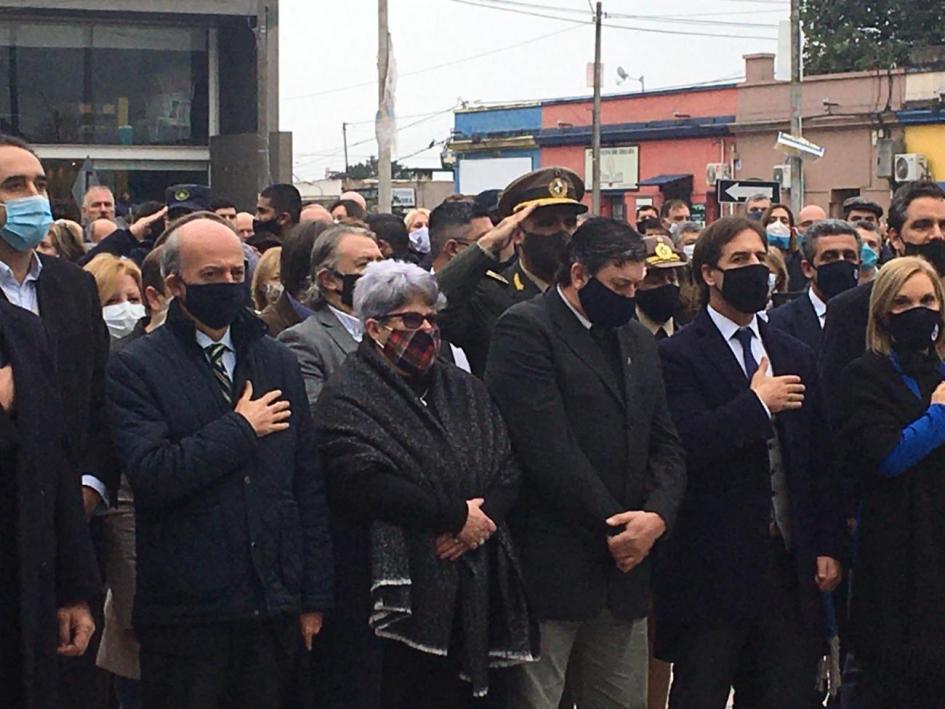 Autoridades en celebración del Natalicio de Artigas