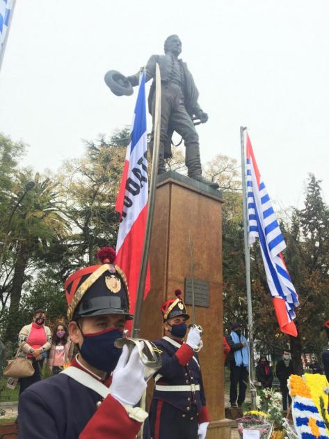 Autoridades en celebración del Natalicio de Artigas