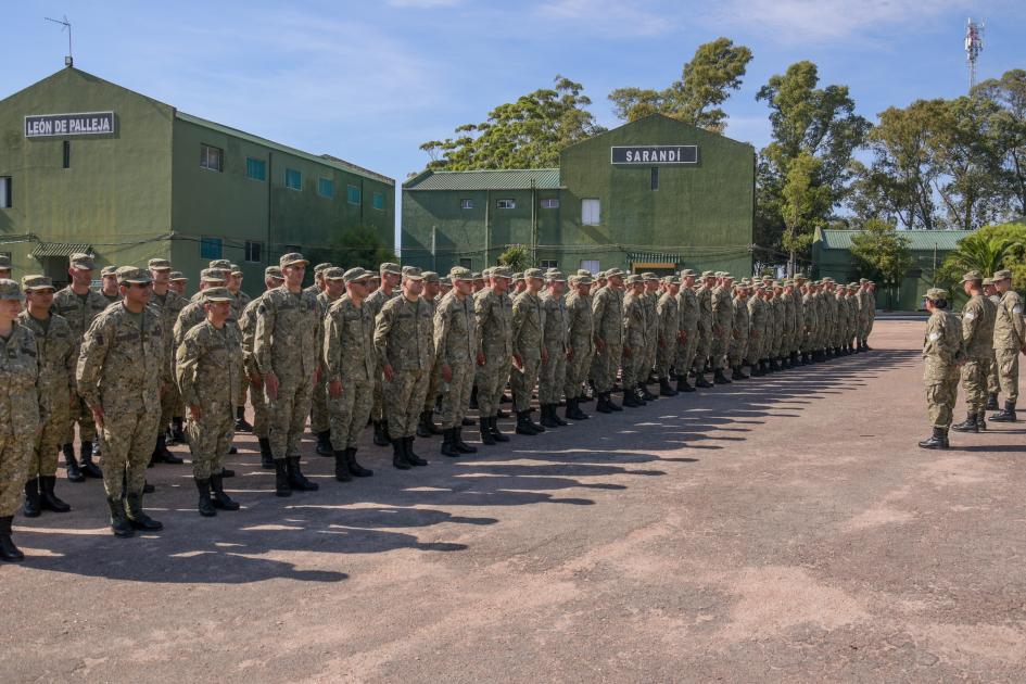 Personal del Ejército Nacional formado