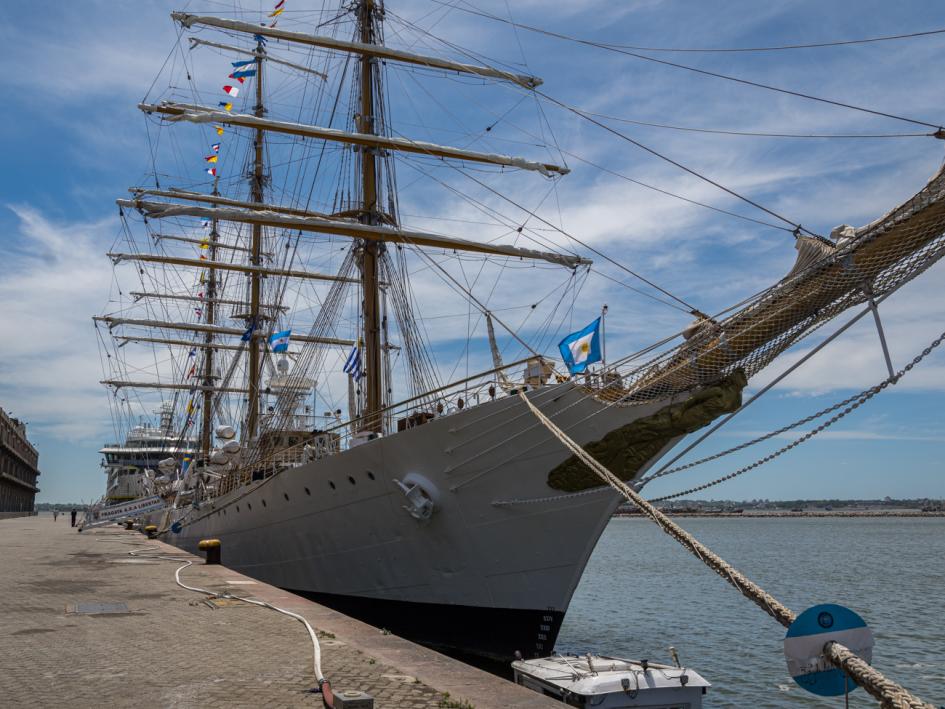 Fragata Libertad en Montevideo