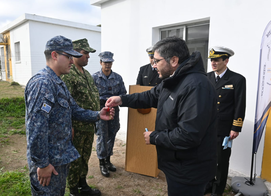 Armada Nacional entregó dos viviendas del complejo "Nuestro Mar" Armada Nacional entregó dos viviendas del complejo "Nuestro Mar"