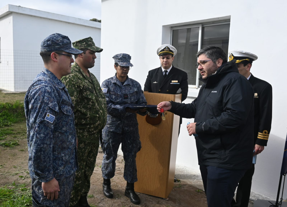 Armada Nacional entregó dos viviendas del complejo "Nuestro Mar" Armada Nacional entregó dos viviendas del complejo "Nuestro Mar"