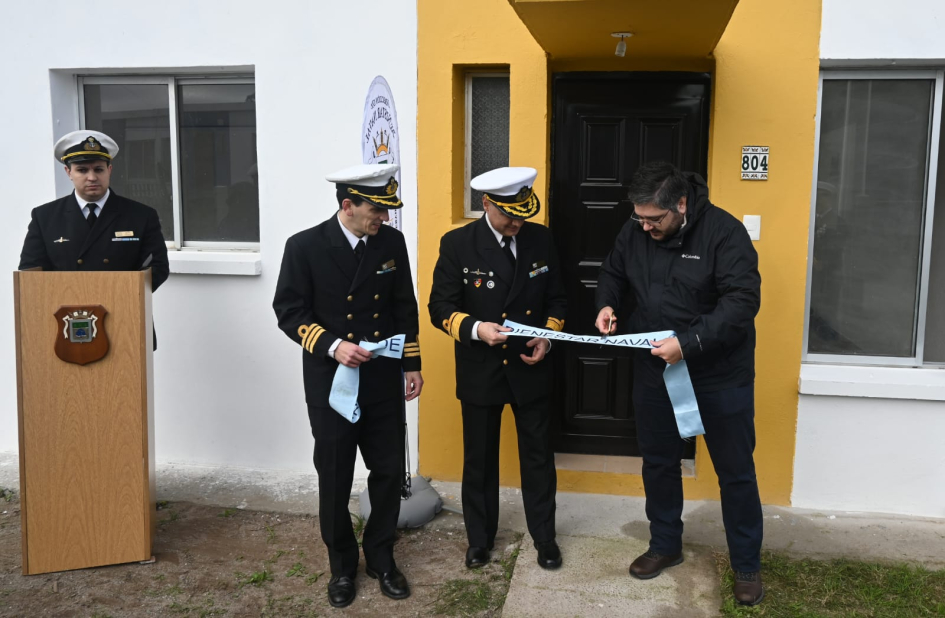 Armada Nacional entregó dos viviendas del complejo "Nuestro Mar" Armada Nacional entregó dos viviendas del complejo "Nuestro Mar"