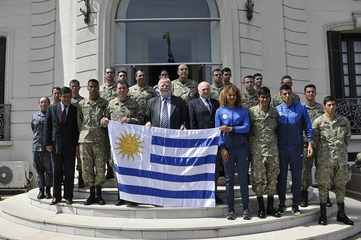 Entrega del pabellón a deportistas militares entrega del pabellón a deportistas