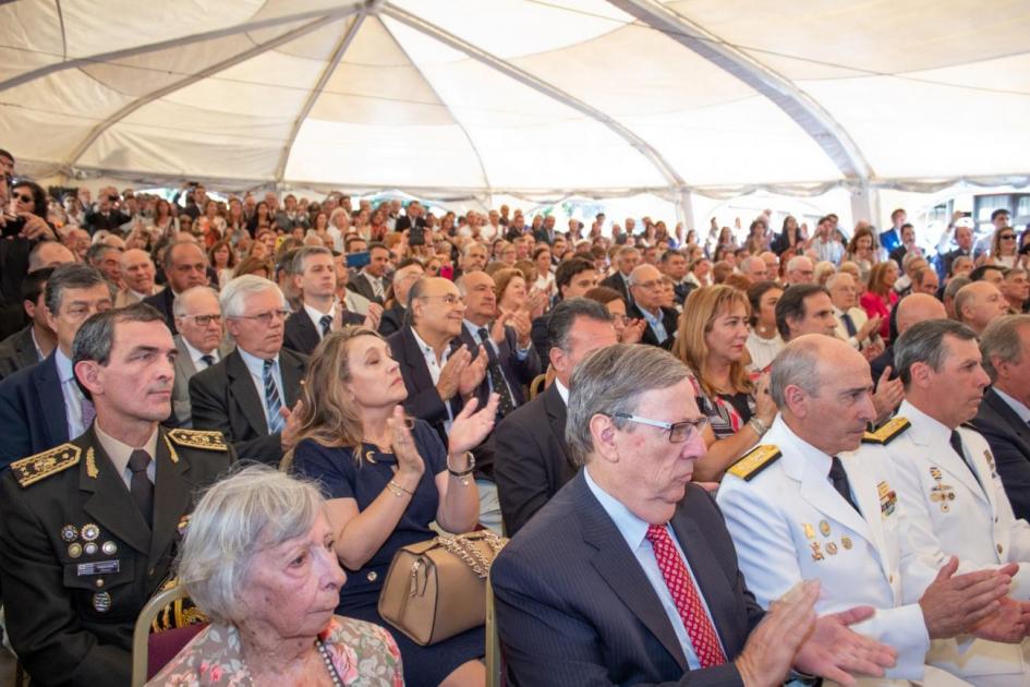 Autoridades presentes en acto de asunción del ministro de Defensa, Javier García