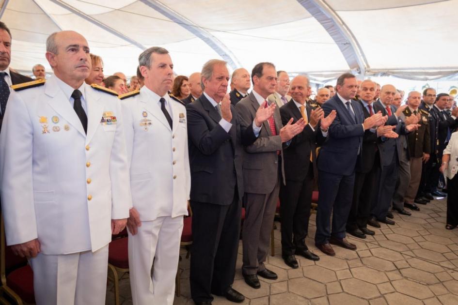 Autoridades presentes en asunción de ministro de Defensa