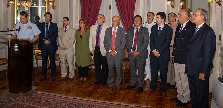 Nuevos directores junto a autoridades del Ministerio de Defensa