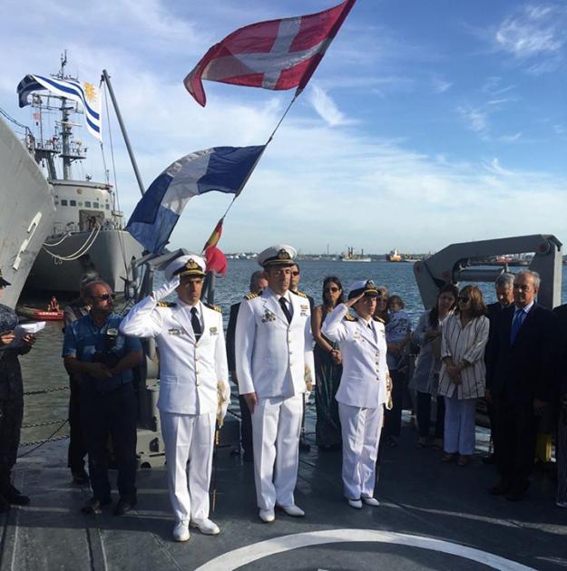 Asunción de la Comandante del Barreminas “Audaz” Oficiales de la Armada