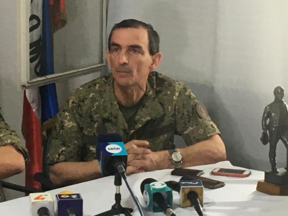 Comandante en Jefe del Ejército en conferencia