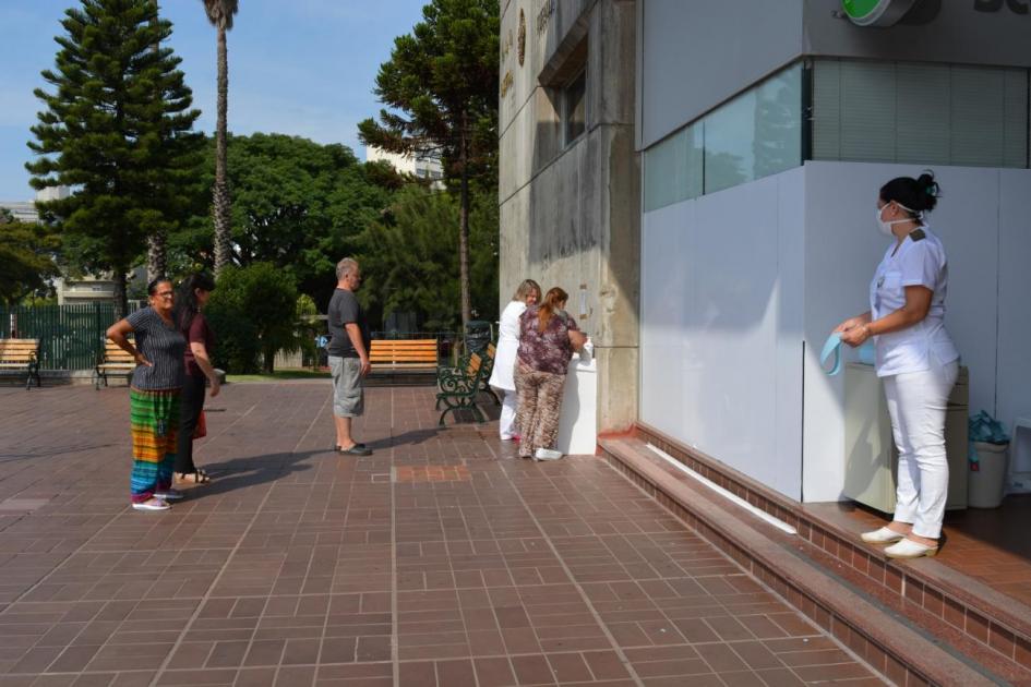 Lavatorios de manos en puerta de entrada a policlínicas de Sanidad Militar