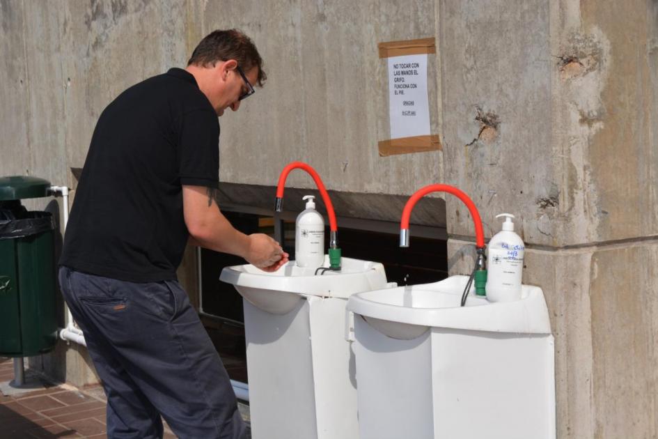 Lavatorios de manos en puerta de entrada a policlínicas de Sanidad Militar Lavatorios de manos en puerta de entrada a policlínicas de Sanidad Militar