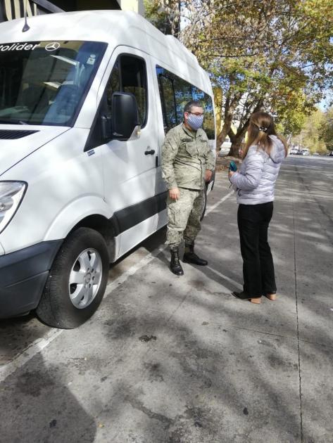 Traslado de 29 personas que el MIDES había alojado temporalmente en el Palacio Peñarol hasta su nuevo hogar en Sayago