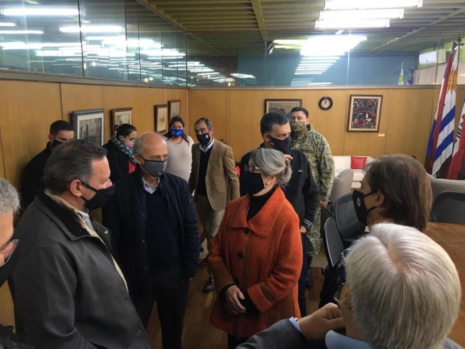 Presidente Lacalle Pou, ministro de Defensa, Javier García, secretario de Presidencia, Álvaro Delgado reunidos con el Centro Coordinador de Emergencias de Rivera