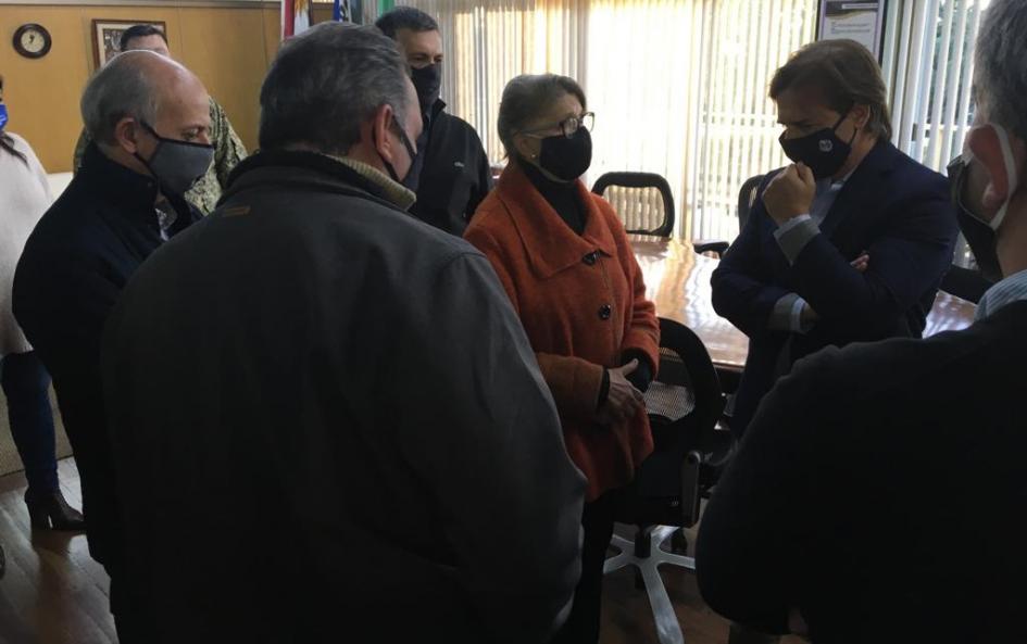 Presidente Lacalle Pou, ministro de Defensa, Javier García, secretario de Presidencia, Álvaro Delgado reunidos con el Centro Coordinador de Emergencias de Rivera