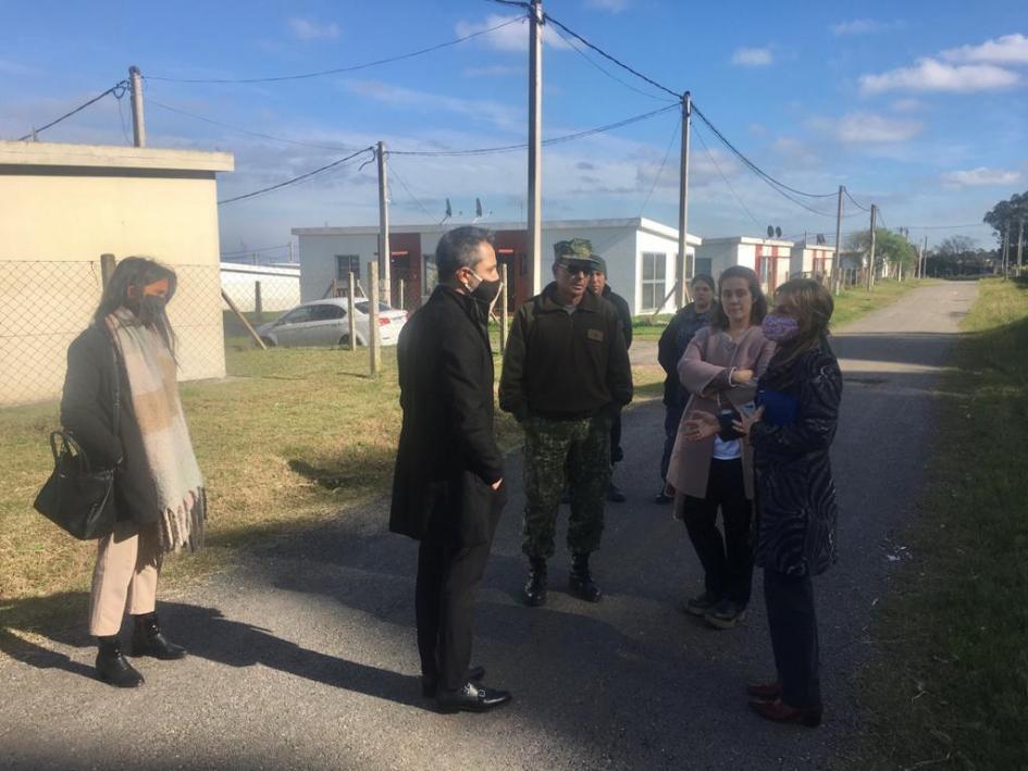 Recorrida por las viviendas para el personal subalterno Directora de Servicios Sociales en recorrida